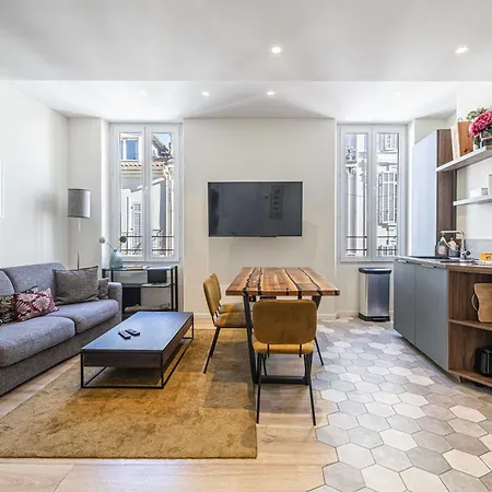 Modern A C 2ch 4p - * Cannes