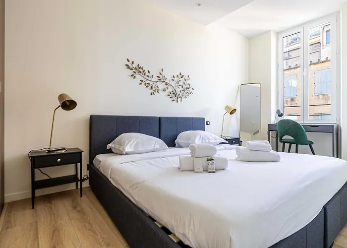 Modern A C 2ch 4p - * Cannes